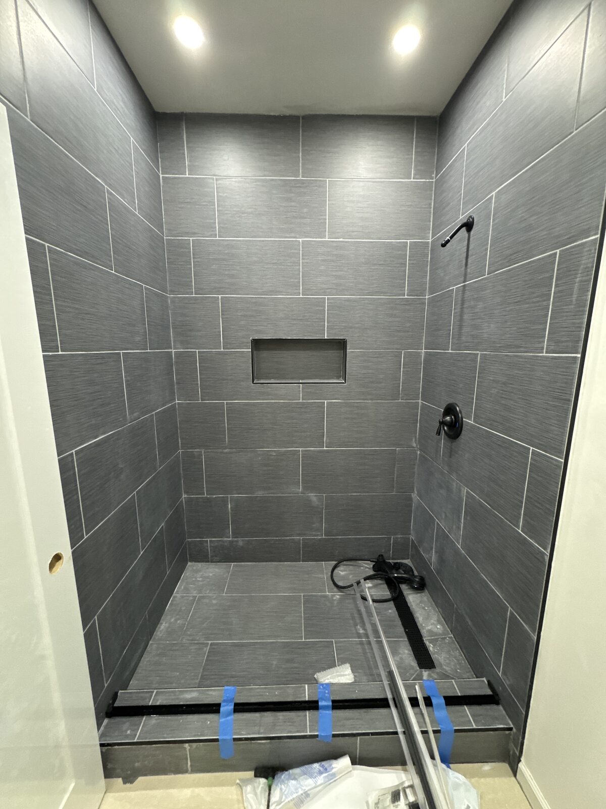 Tiled shower with recessed niche